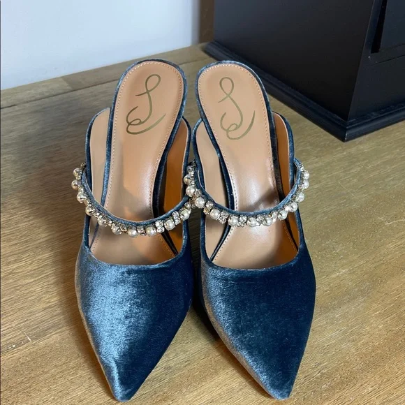Sam Edelman Hyland Sapphire velvet with Embellished Strap - Picture 6 of 11